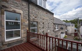 1 Varis Apartments